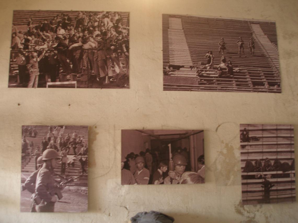 Imagen Fotos de los prisioneros en las tribunas.