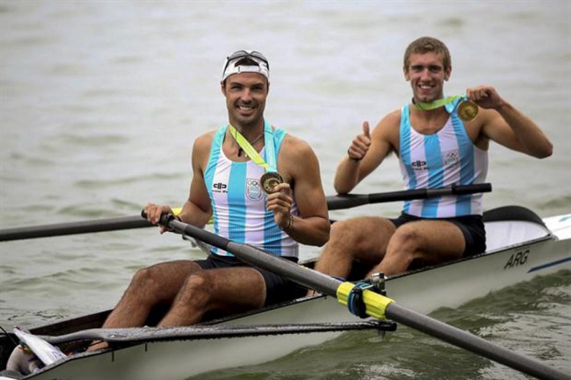 Imagen La alegría es de Haack y López, quienes compartieron el primer puesto en una carrera bajo la llluvia.