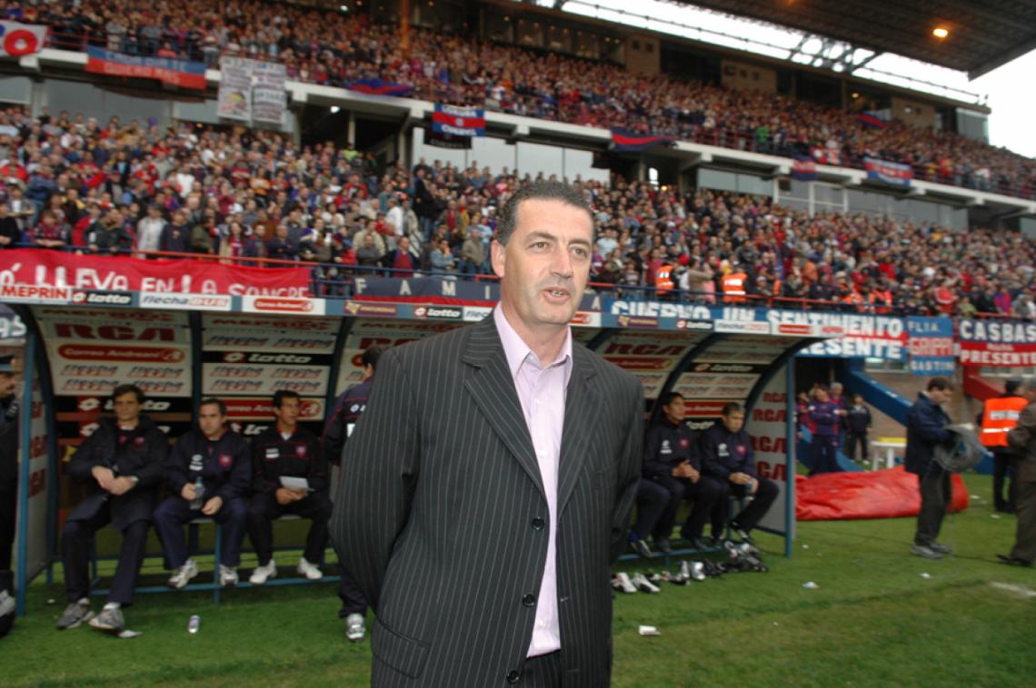 En San Lorenzo, su única experiencia en un club grande, que no terminó bien. Dice que no lo desvela dirigir a un grande.
