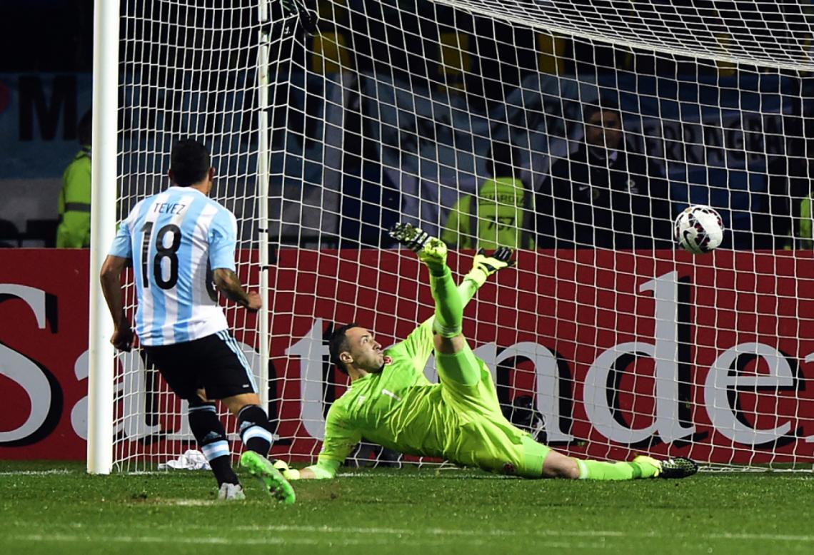 Imagen Luego de convertir el penal decisivo ante Colombia, Tevez no tuvo minutos ni en la semifinal ni en la final.