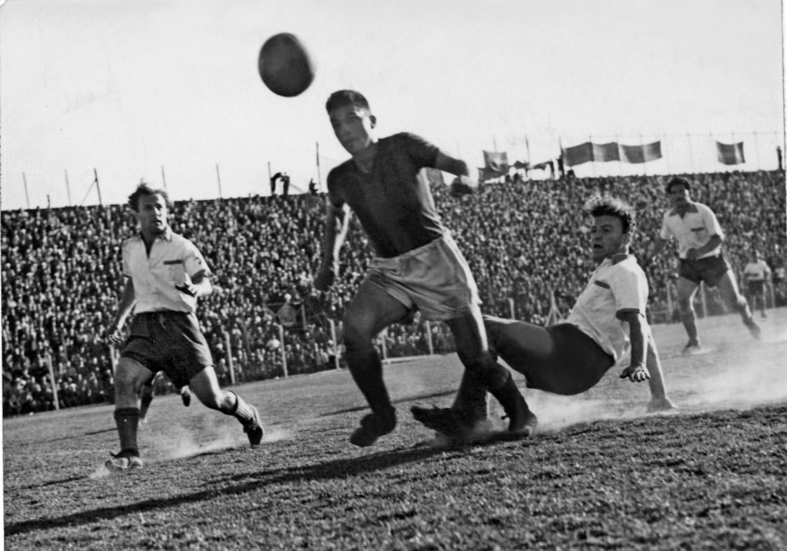 Imagen El Nene gana de cabeza en un clásico ante Huracán, en el Viejo Gasómetro.
