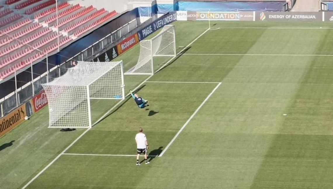 Ter Stegen, campeón de la Champions con el Barcelona, fue uno de los focos de atracción en la selección alemana, que terminó goleada.