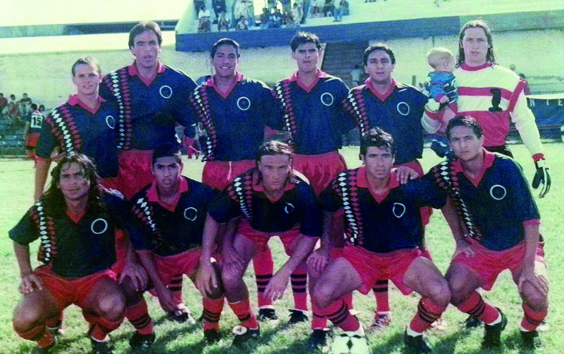 Imagen En Las Palmas, el club donde se formó, el que le sirvió de refugio cada vez que se quedaba sin equipo. El club que fundó su abuelo y al que hoy sigue yendo a ver.