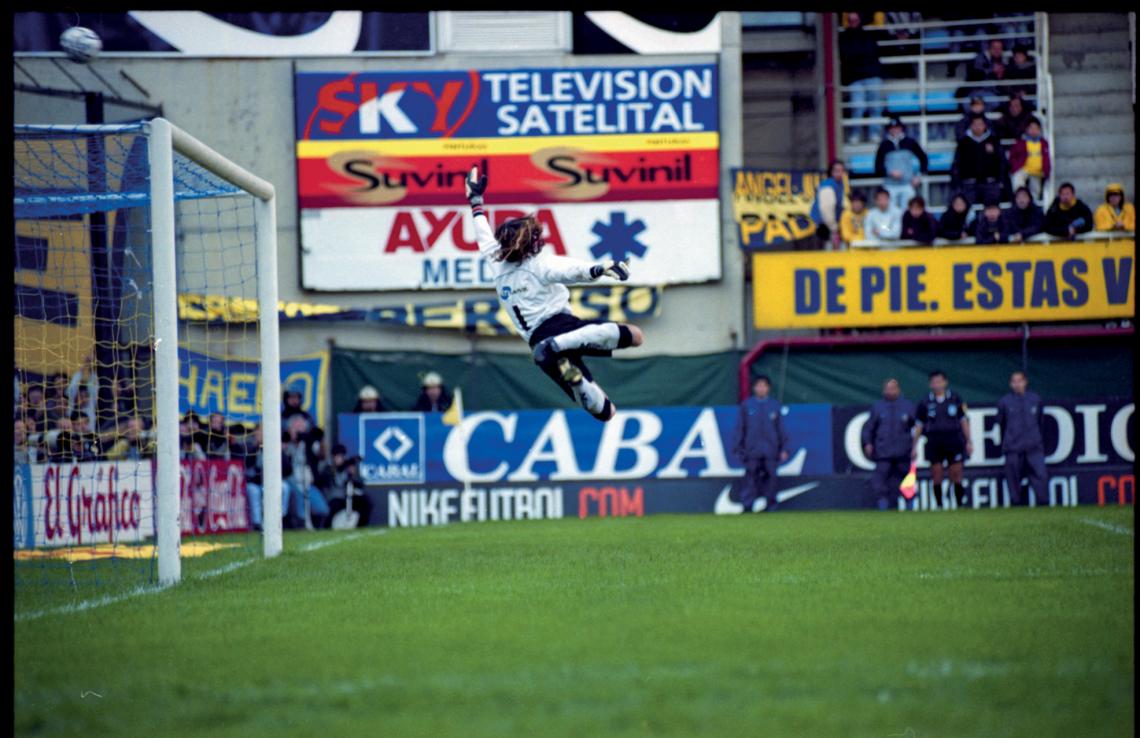 Imagen Volando en la Bombonera, donde debutó en 2001.