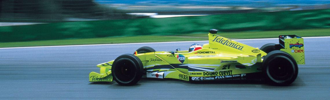 Imagen Con el Minardi que corrió la temporada 2000 en F1.