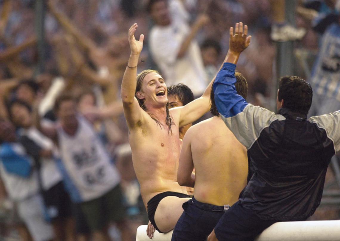 Imagen La celebración del Apertura 2001, cuando Racing pulverizó 35 años sin títulos locales.