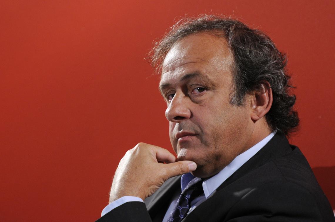 Imagen Con la investigación de la Justicia suiza a Blatter, Michel Platini quedó en una situación muy incómoda.