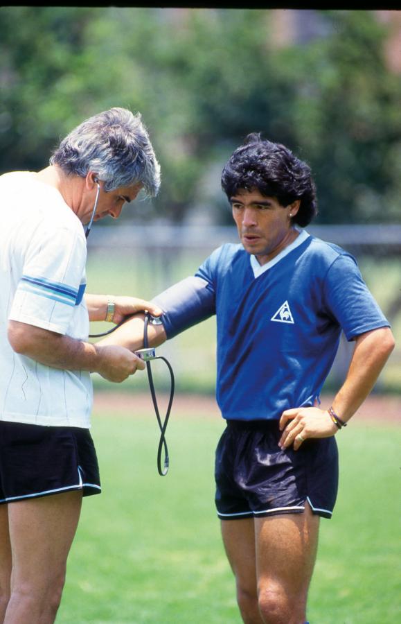 Con un paciente bravo en México 86: Maradona.