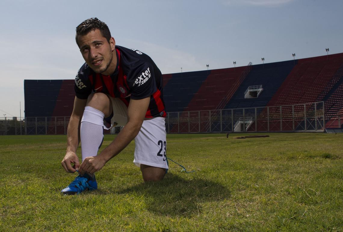A los 27 años, es una de las figuras del Ciclón. Piensa y luego juega, virtud para pocos en nuestro fútbol.