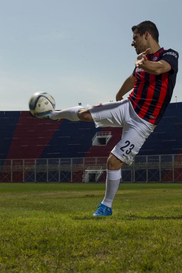 Imagen Categoría. En 2015 jugó 35 partidos. Si bien metió tres goles, generó muchos más en San Lorenzo. Tiene contrato en el club hasta 2019.