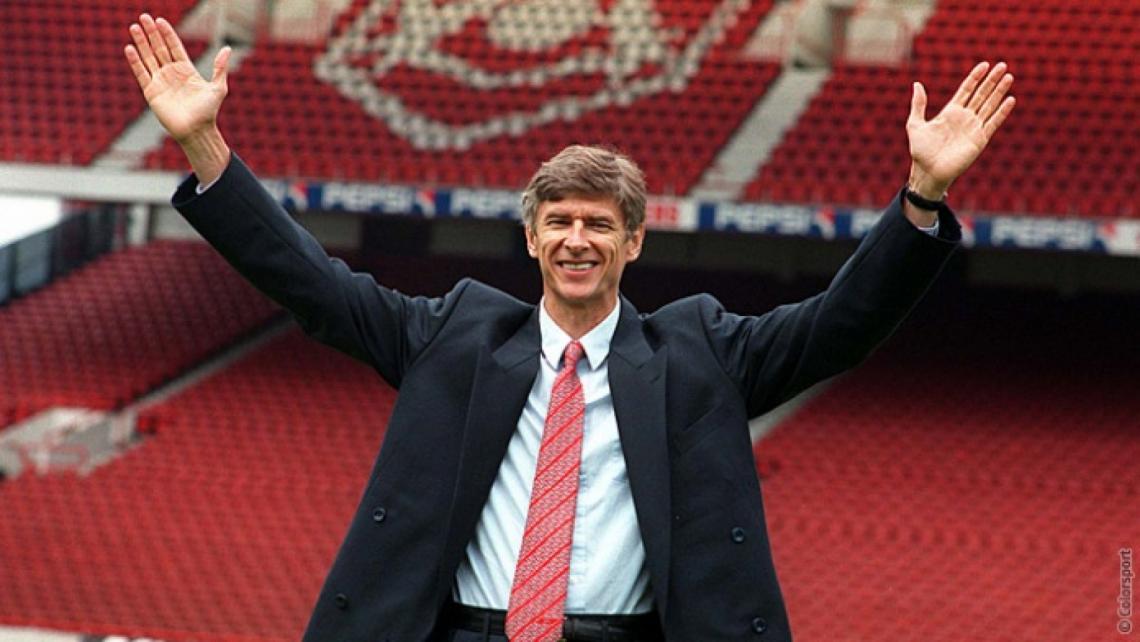 Imagen La presentación de Wenger, antes de su revolución. Era 1996.