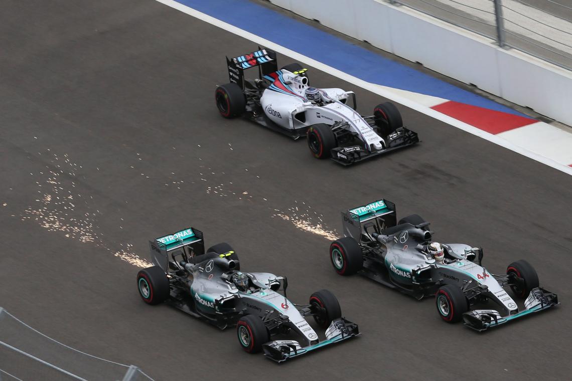 Imagen Las dos joyas de Mercedes en pista, con los números 44 y 6 siempre con sed de victoria.