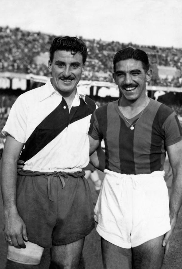Imagen Aquí posa con Pipo Rossi, en la previa de un River-San Lorenzo. Ambos luchaban por el mismo puesto en la Selección.