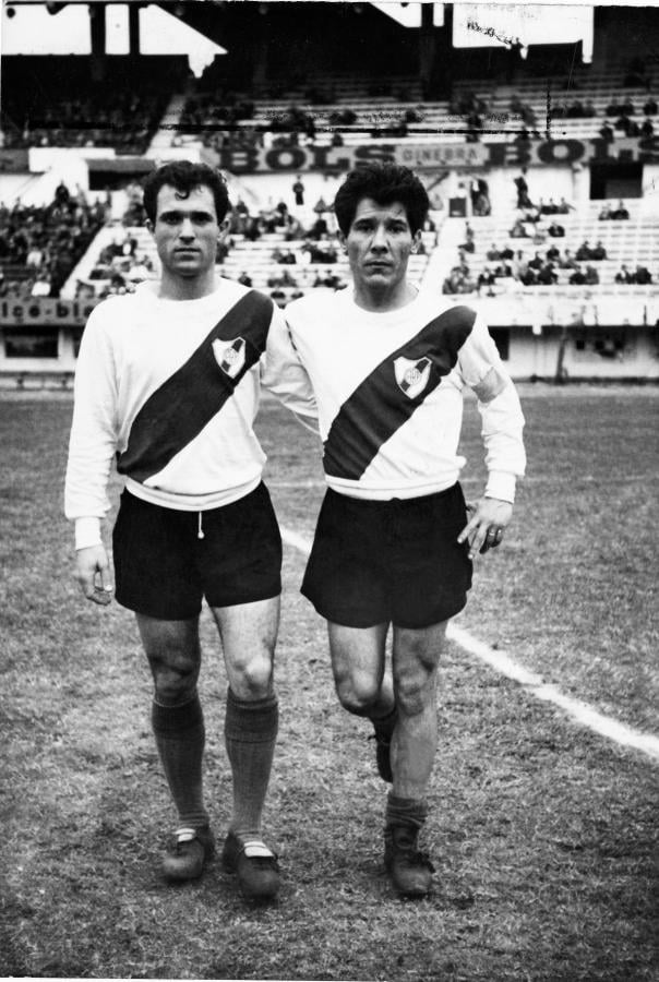 Imagen Con Enrique Omar Sívori, quien se fue a jugar a la Juventus de Italia apenas Onega debutó en Primera.