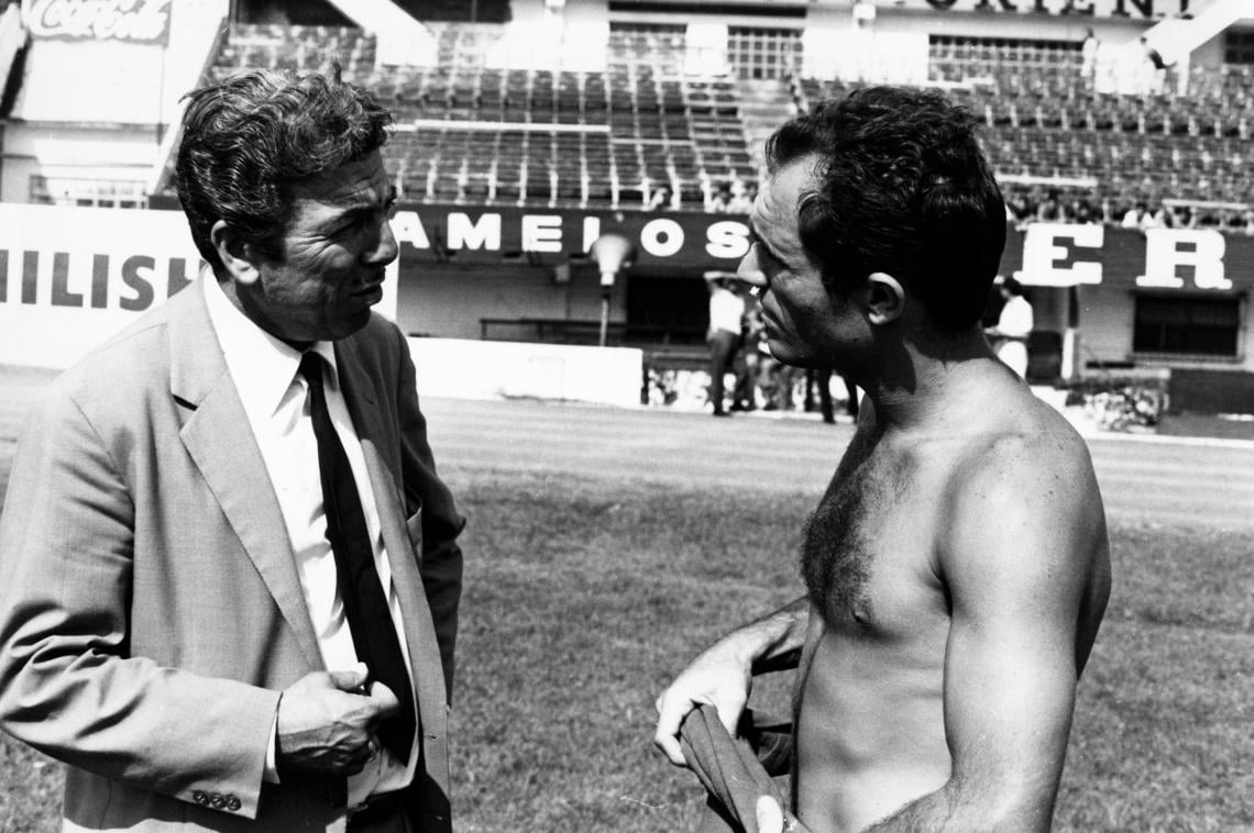 Imagen Charla en el Monumental con Ángel Labruna, a quien tuvo de técnico en River, aunque hubiese preferido compartir delantera con Angelito durante sus años de gloria.