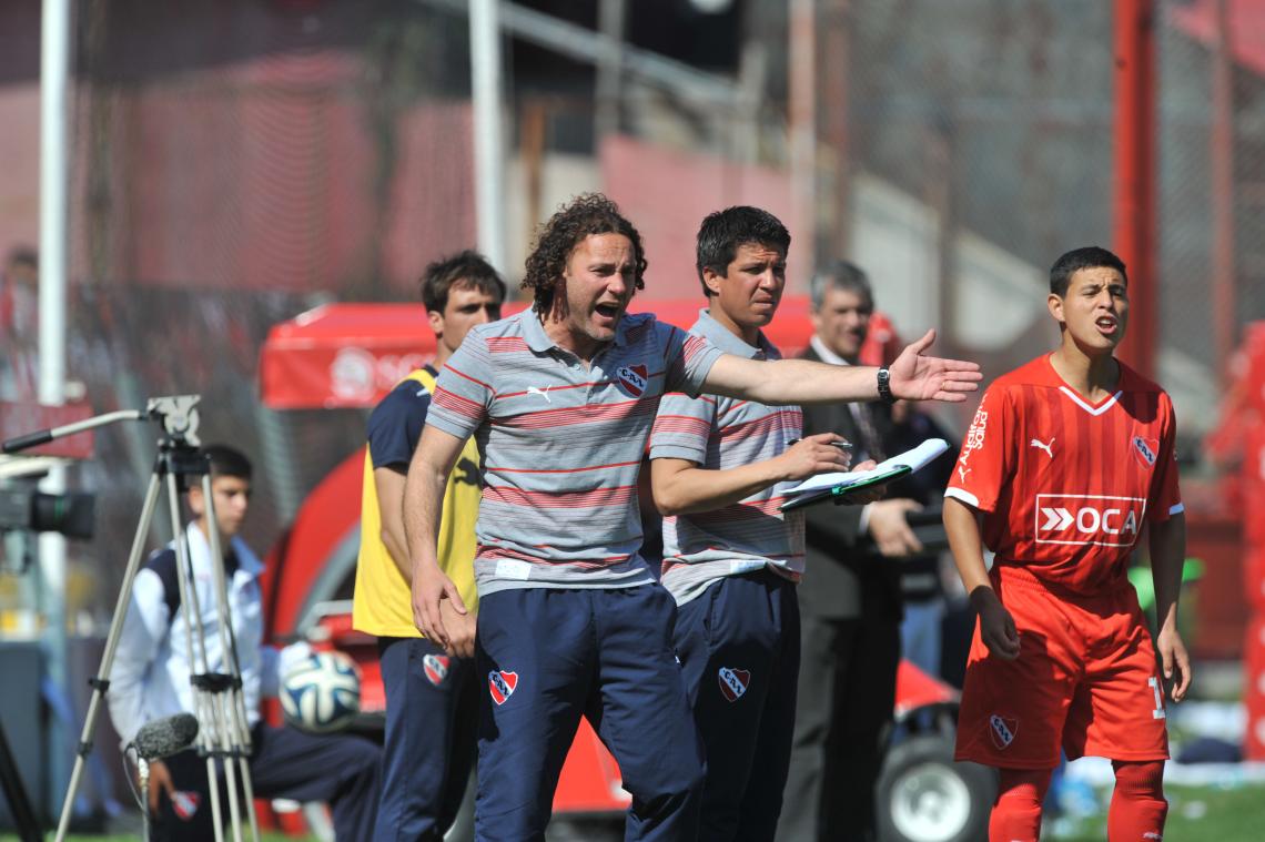 Imagen Gabriel Milito, en el selectivo de Independiente. En 2015 condujo a Estudiantes con buenos resultados. Fue el más joven, con 35 años.