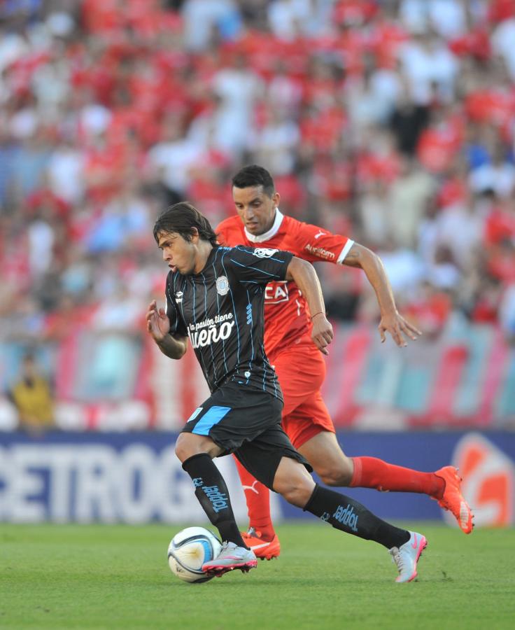 Imagen Pelota al pie contra Independiente, el día que metió un golazo de media vuelta.