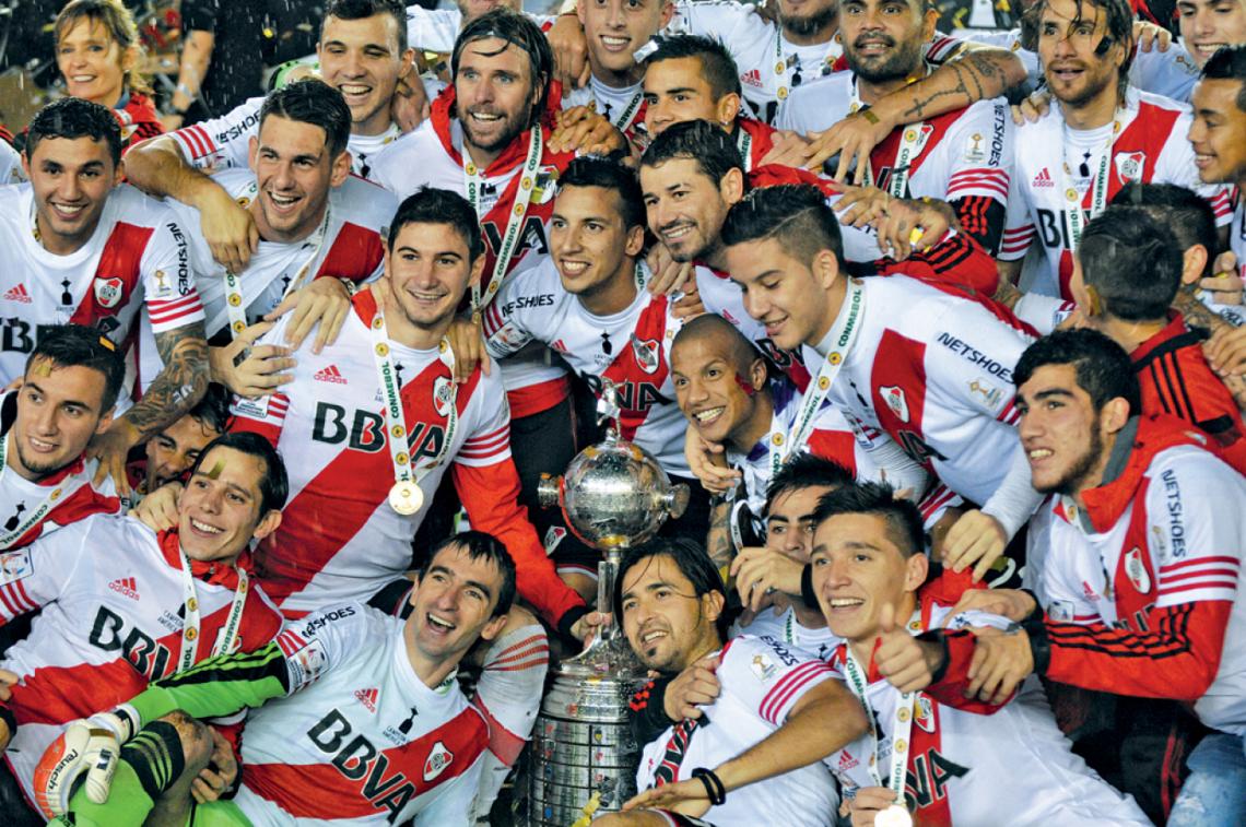 Imagen River festeja la última Libertadores en su estadio, tras ganarle 3-0 la final a Tigres de México. Desde 2000-01 que no repite un campeón (Boca).