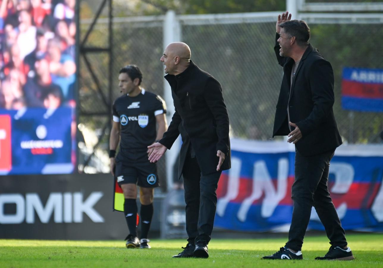 Imagen Favio Orsi y Sergio Gómez, los entrenadores del Calamar. Foto: Fotobaires