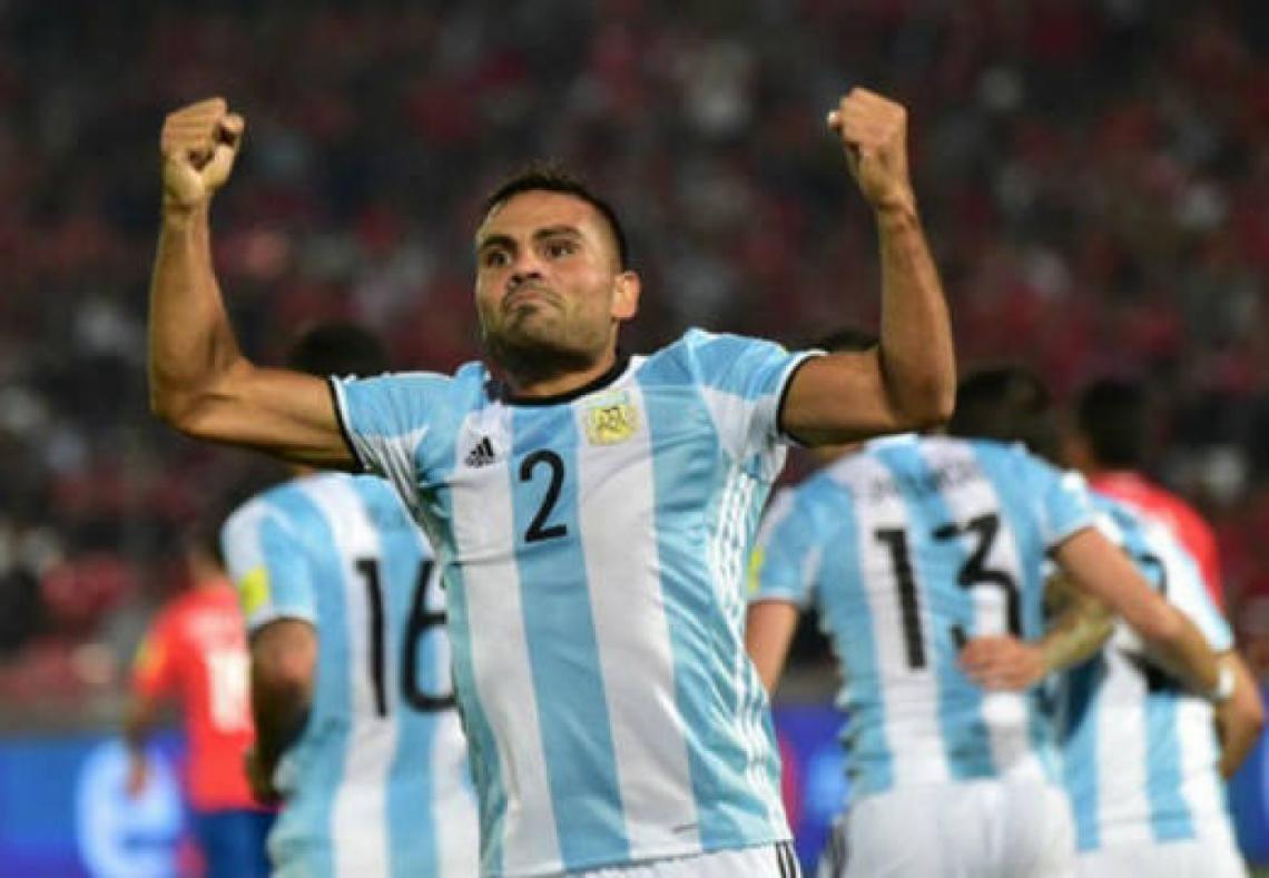MERCADO celebra el gol que le hizo a Chile, por las Eliminatorias.