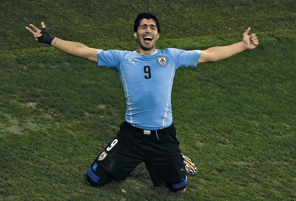 En el último Mundial, se operó de la rodilla un mes antes del inicio, no llegó al debut con derrota ante Costa Rica y sí frente a Inglaterra: 2-1 con dos goles suyos. Emocionante.