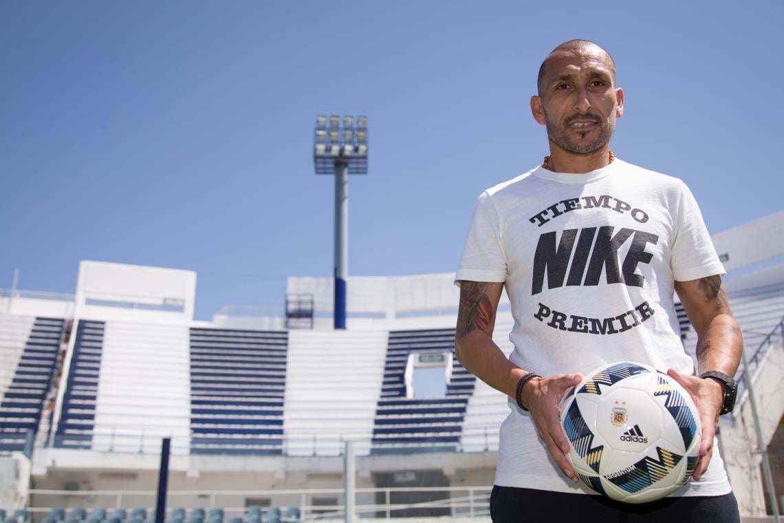 En La Boutique, la cancha de Talleres, que es sensación y lidera la B Nacional. Viene del Federal A con ansias de Primera.