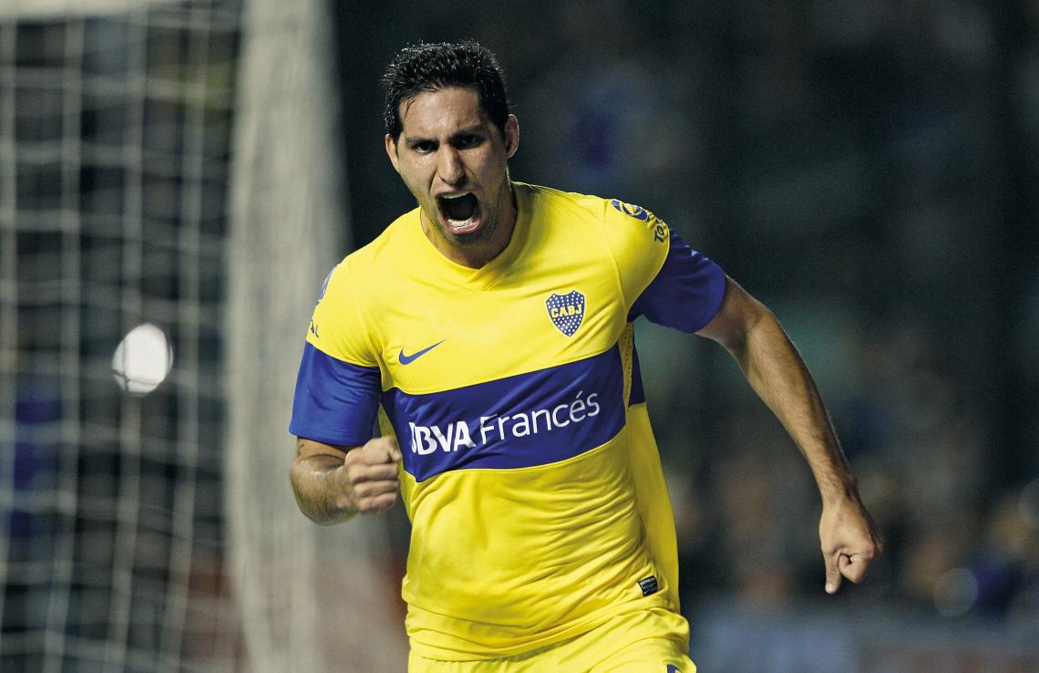 Imagen Pasado xeneize. Grita su gol ante Godoy Cruz, en el 3-0 en mayo de 2012.