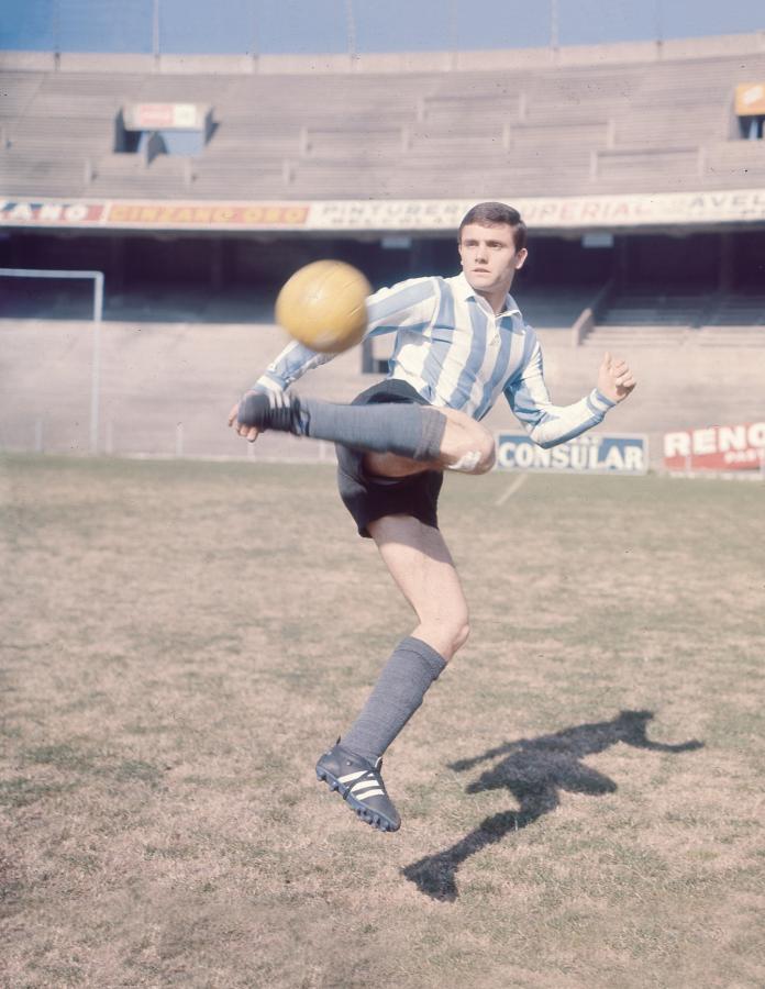 Imagen Calidad en estado puro, en el estadio de Racing. Para muchos, el mejor N° 2 de la historia del fútbol argentino.