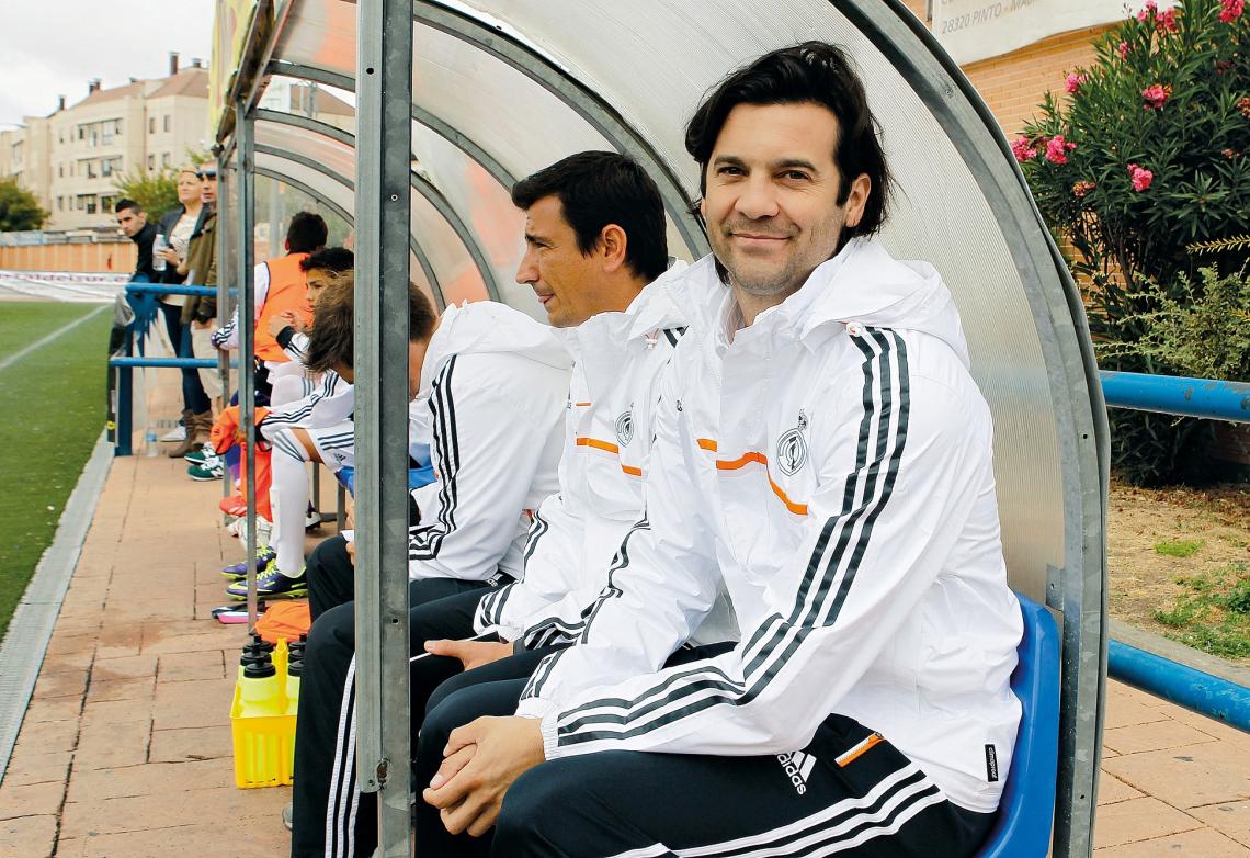 Santiago, a los 39 años, dirige el Juvenil A, al que acaba de clasificar a semifinales en la Youth Champions.