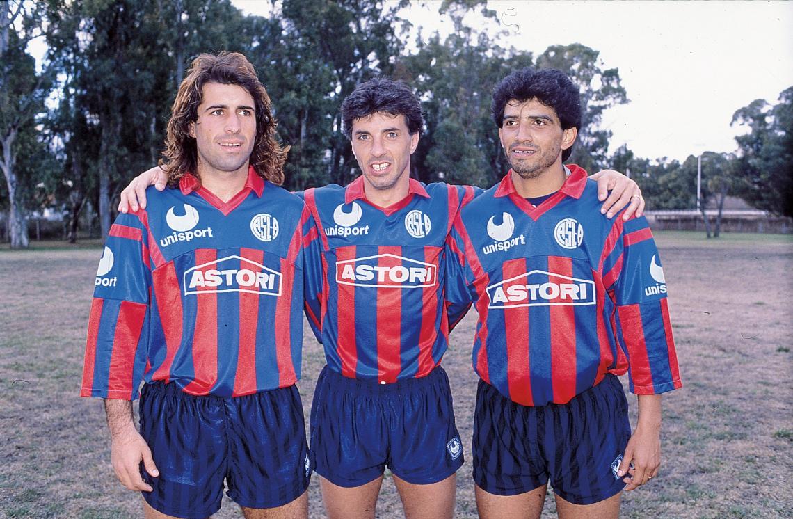 Imagen En San Lorenzo, con Leo Rodríguez y Mario Videla, ex compañero de Argentinos, al que considera el verdadero crack del equipo.