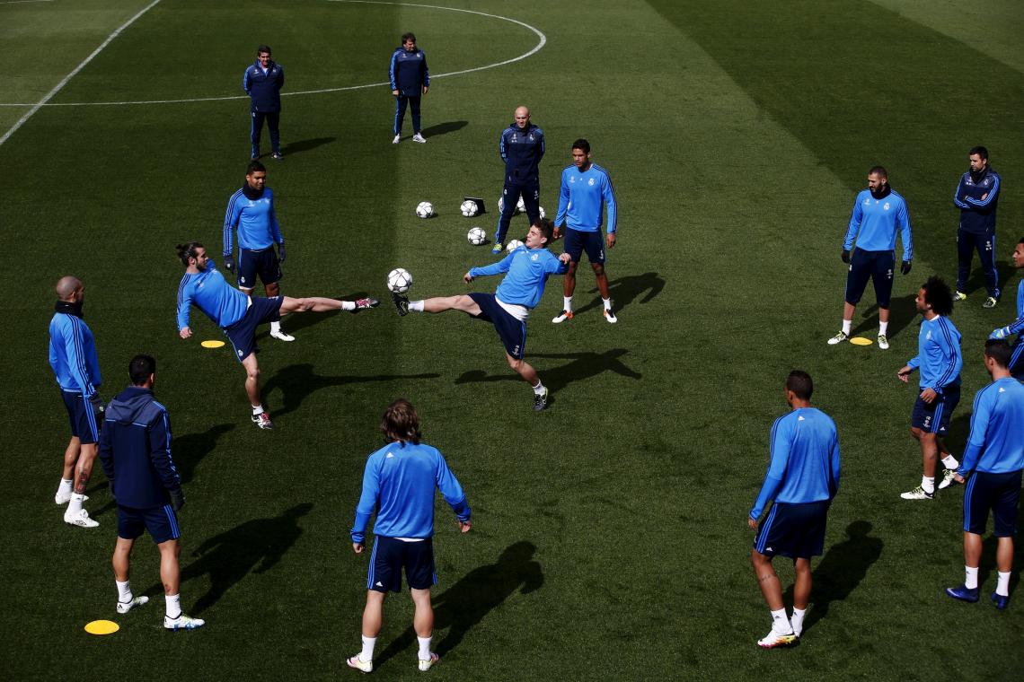 Imagen Real Madrid entrenó este lunes pensando en el compromiso de mañana. (Reuters)