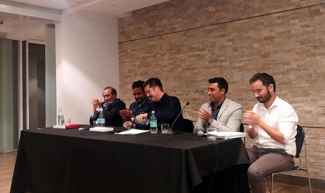 Imagen El jugador en la presentación del libro de Leonado Salazar.