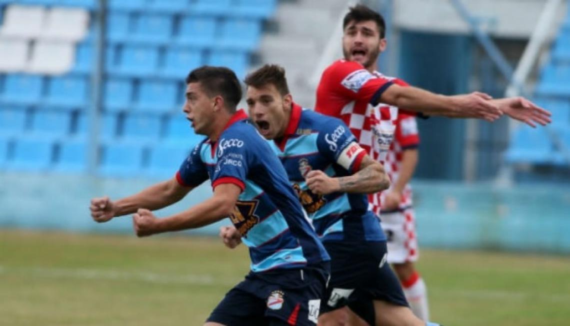 Imagen DESAHOGO. Ramiro Carrera convirtió a los 93 minutos.
