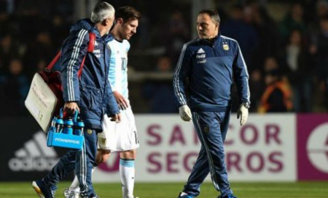 Imagen MESSI se retira lesionado en el partido que la Selección jugó en San Juan contra Honduras.