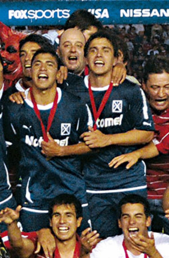 Imagen Festeja la Sudamericana 2010 en el Rojo.