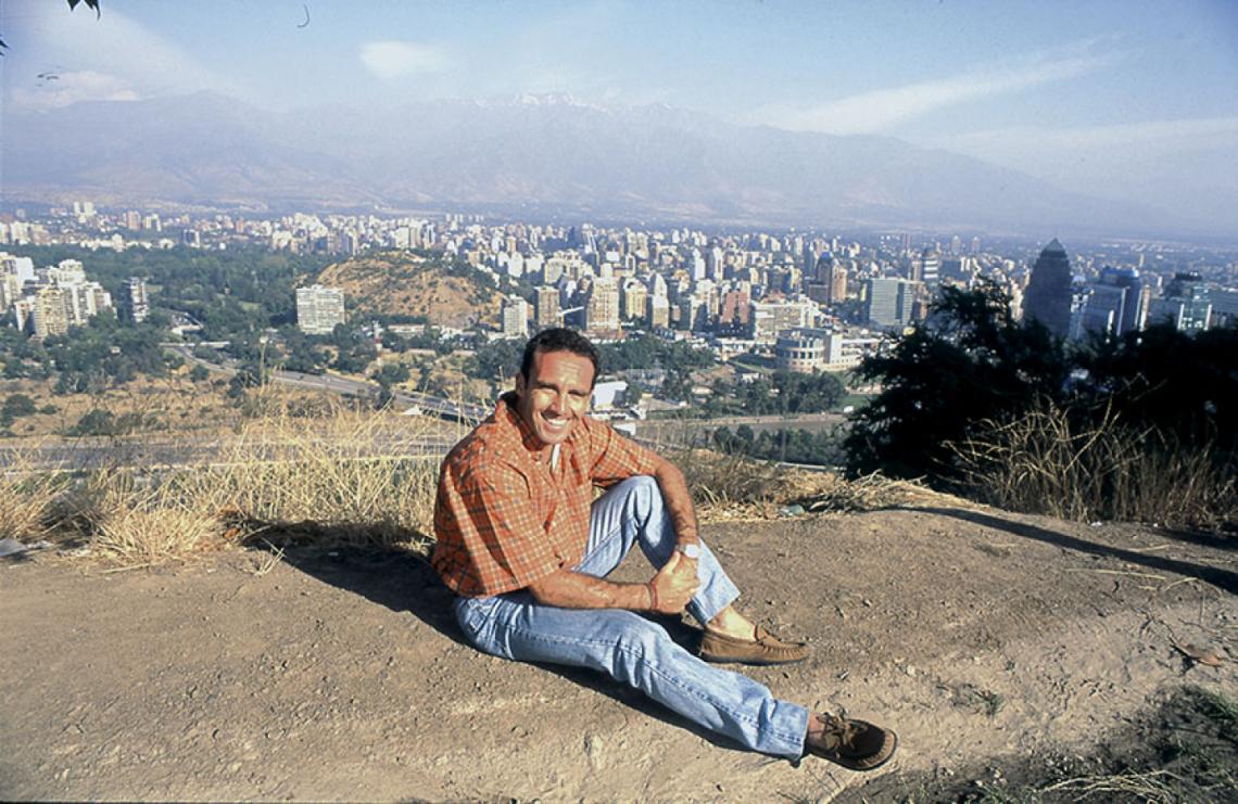 Imagen En Chile alcanzó su pico de popularidad al convertirse en capitán y figura del equipo más importante, Colo Colo. Tuvo dos ciclos y con esa camiseta ganó los únicos cinco títulos de su carrera.