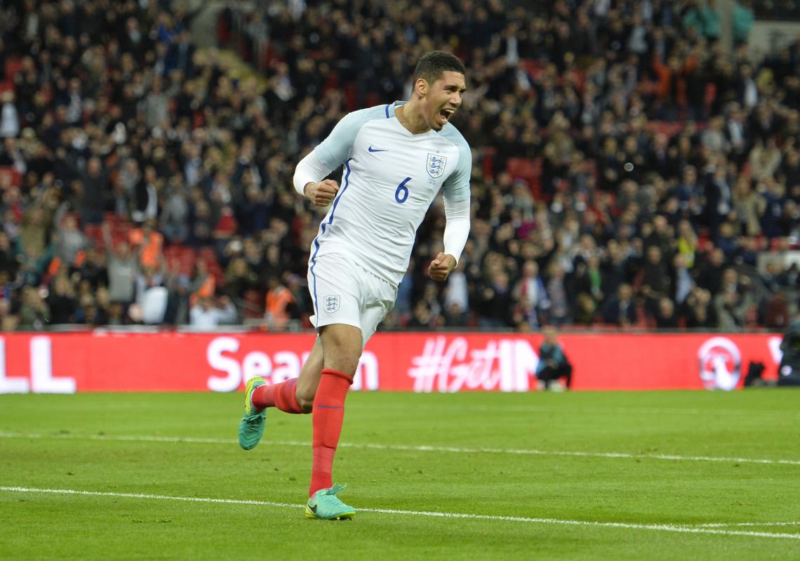 Imagen Chris Smalling celebrando su gol en Wembley. Foto: Reuters.
