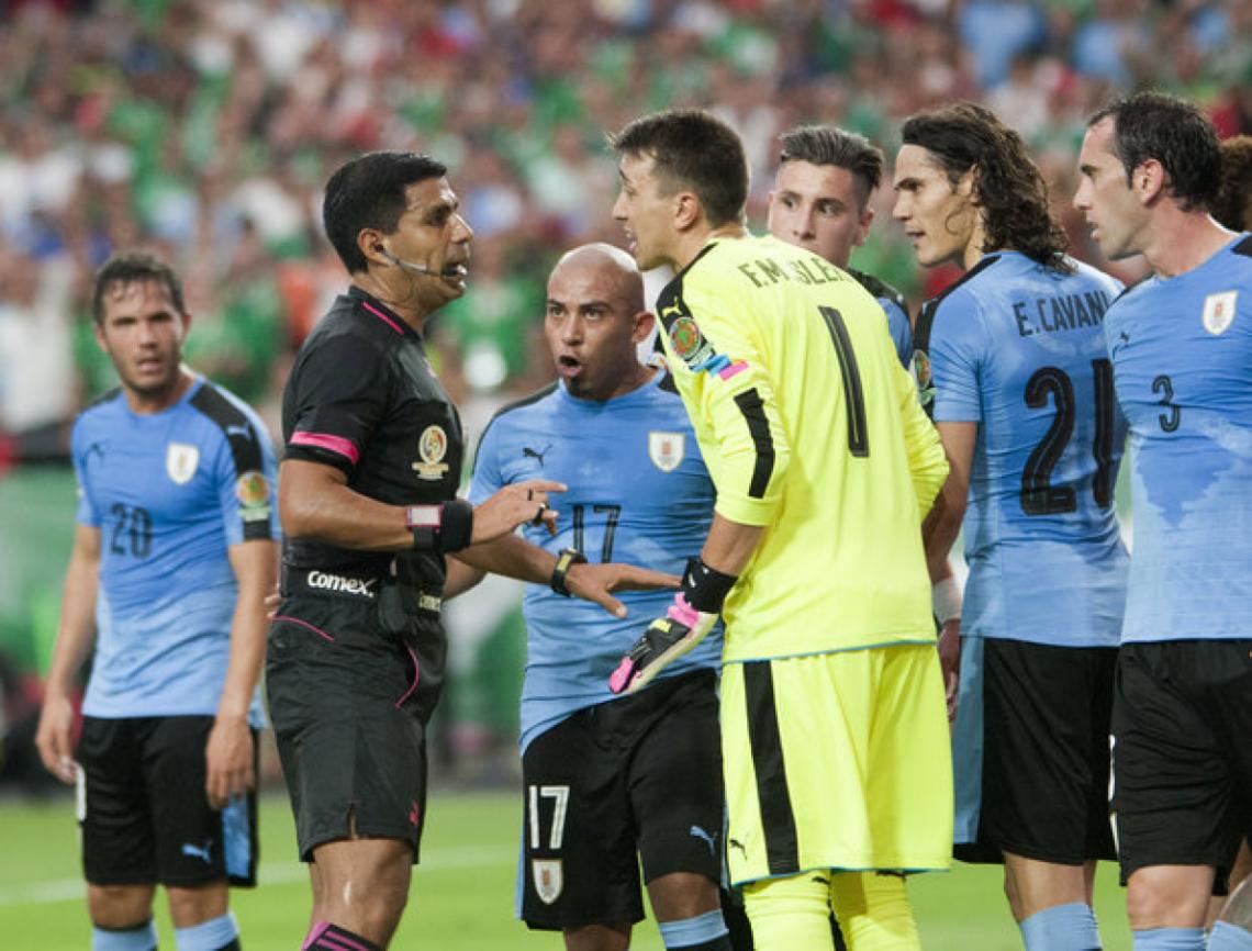 Imagen Muslera, en plena protesta