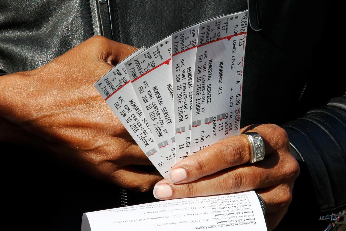 Imagen LAS ENTRADAS para el funeral del más grande. Se agotaron en una hora. Foto: Reuters.