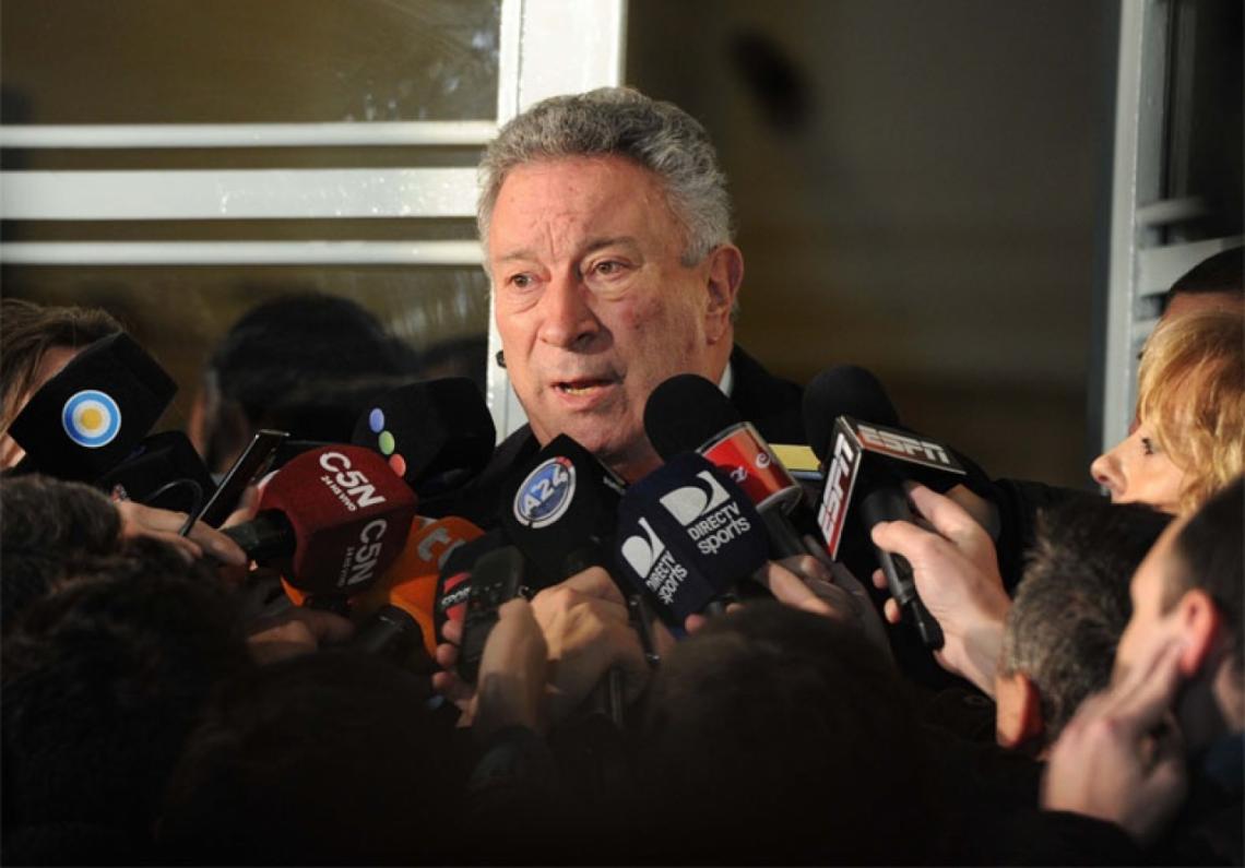 Imagen AFUERA SEGURA. La FIFA y la Conmebol crearán un comité, que llevará a cabo las riendas del fútbol argentino.