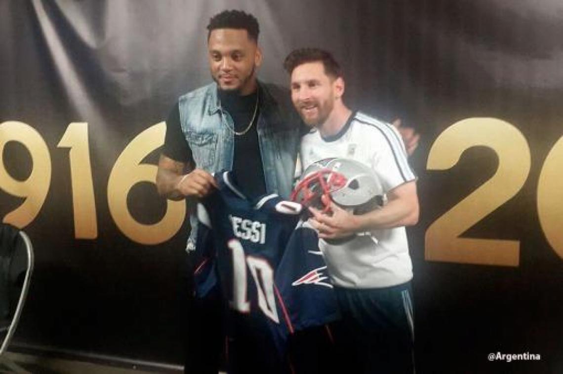 El regalo de una de las estrellas de la NFL para Messi El Gráfico