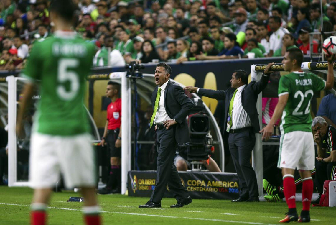 Imagen OSORIO llevaba 10 partidos invicto, hasta que lo agarró Chile y le metió 7. Foto: Reuters.