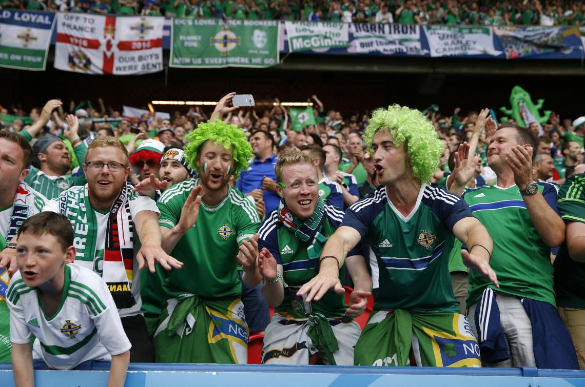Imagen LOS HINCHAS IRLANDESES la rompieron durante toda la Euro con el color que mostraron en las tribunas. Foto: Reuters.