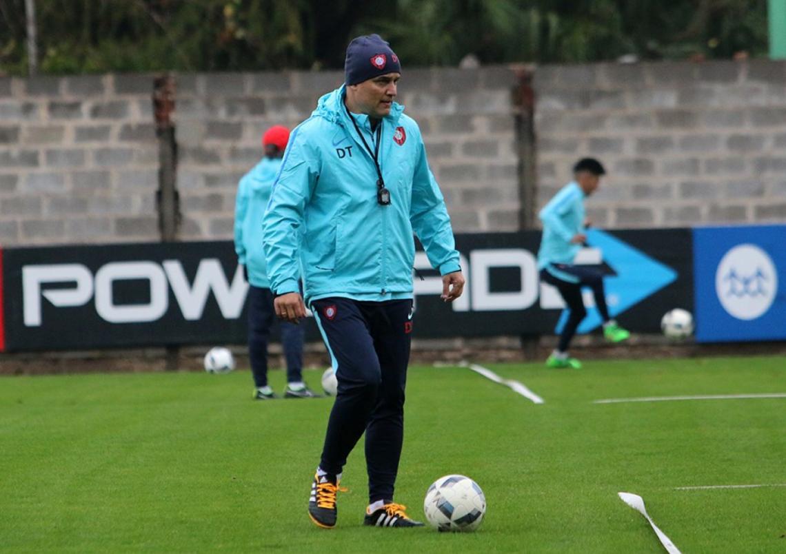 Imagen Diego Aguirre, en su primera práctica al frente de San Lorenzo