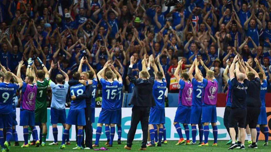 Imagen LOS ISLANDESES festejan tras dejar afuera a Inglaterra. Ahora se viene Francia.