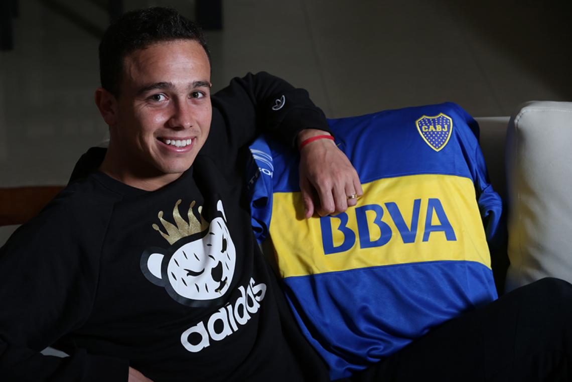 Íntimo, en su casa. Se relaja junto a su familia al mirar series y al tomar mate. "Soy un poco haragán", admite.