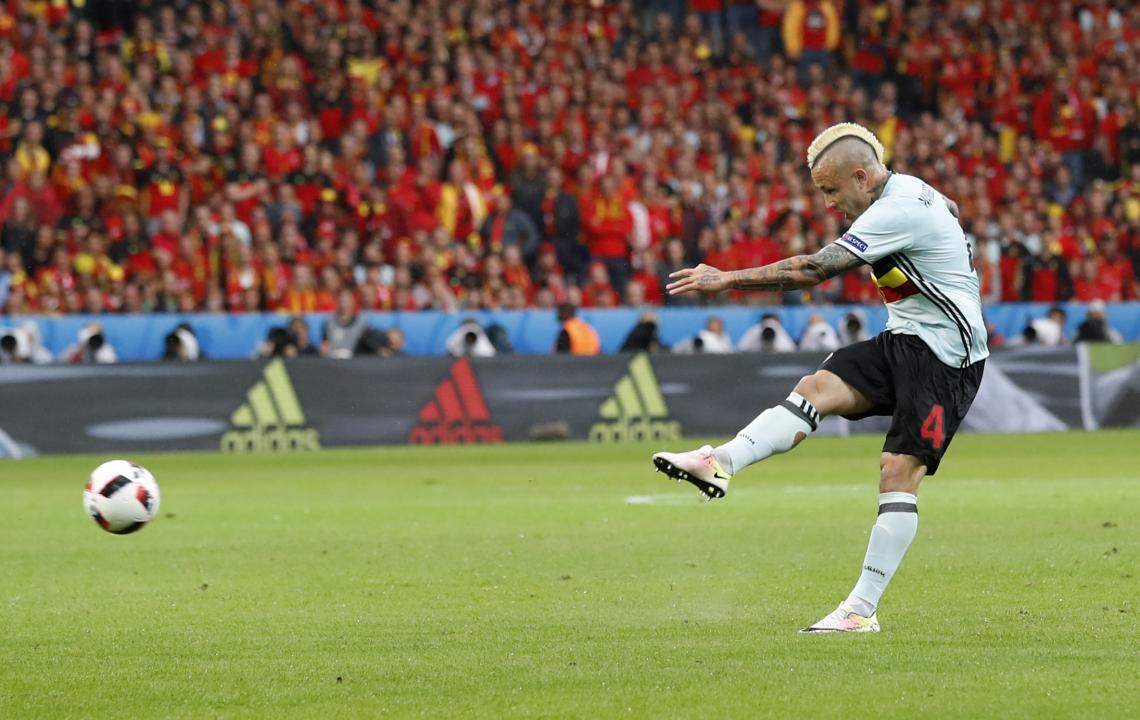 Imagen El derechazo del belga que abrió el marcador. Foto: Reuters.