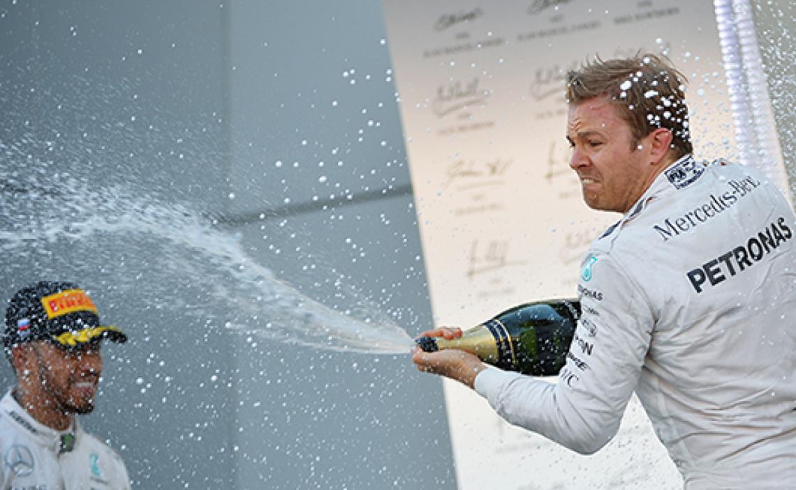 Imagen Imagen repetida del podio, con un exultante Nico Rosberg y un Lewis Hamilton que no se conforma con ser escolta.
