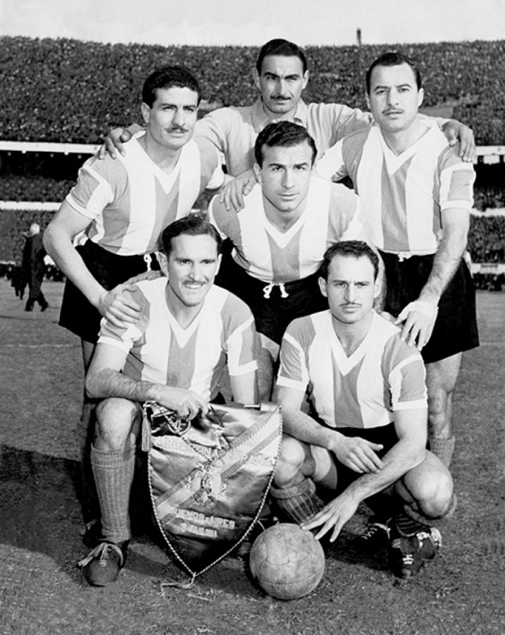 Imagen En la Selección, antes de un amistoso con España. Junto a Lombardo, Mussimesi, Dellacha, José García Pérez y Ernesto Gutiérrez.