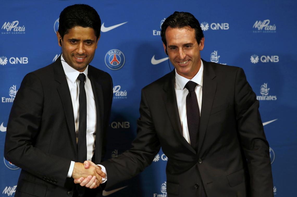 Imagen EMERY, con el dueño del club en su presentación oficial. Foto: Reuters.